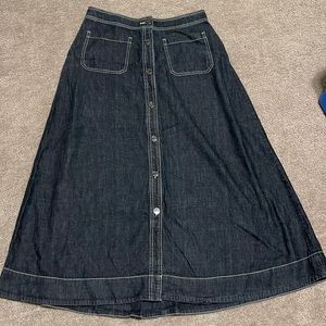 Chaps modest button down denim/Jean skirt